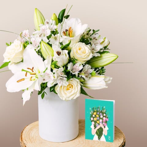 Aurora Shine: Bouquet of flowers, vase and card