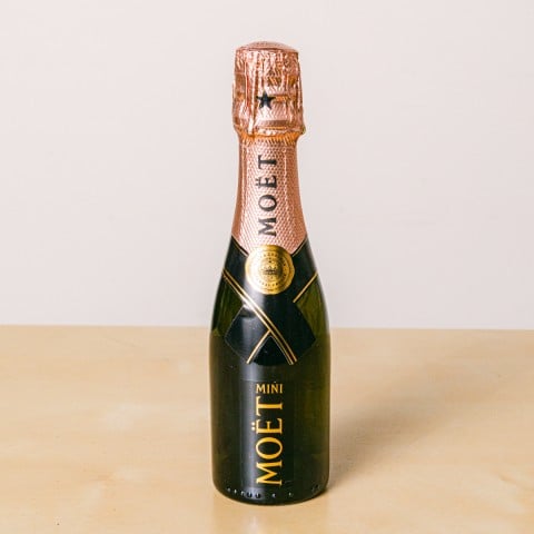 Premium Delight: Cava and chocolates highlight