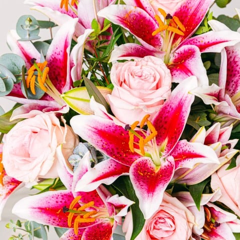 Subtle Freshness: Roses and Lilies highlight